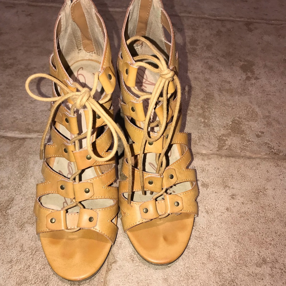 Women’s tan American rag wedges